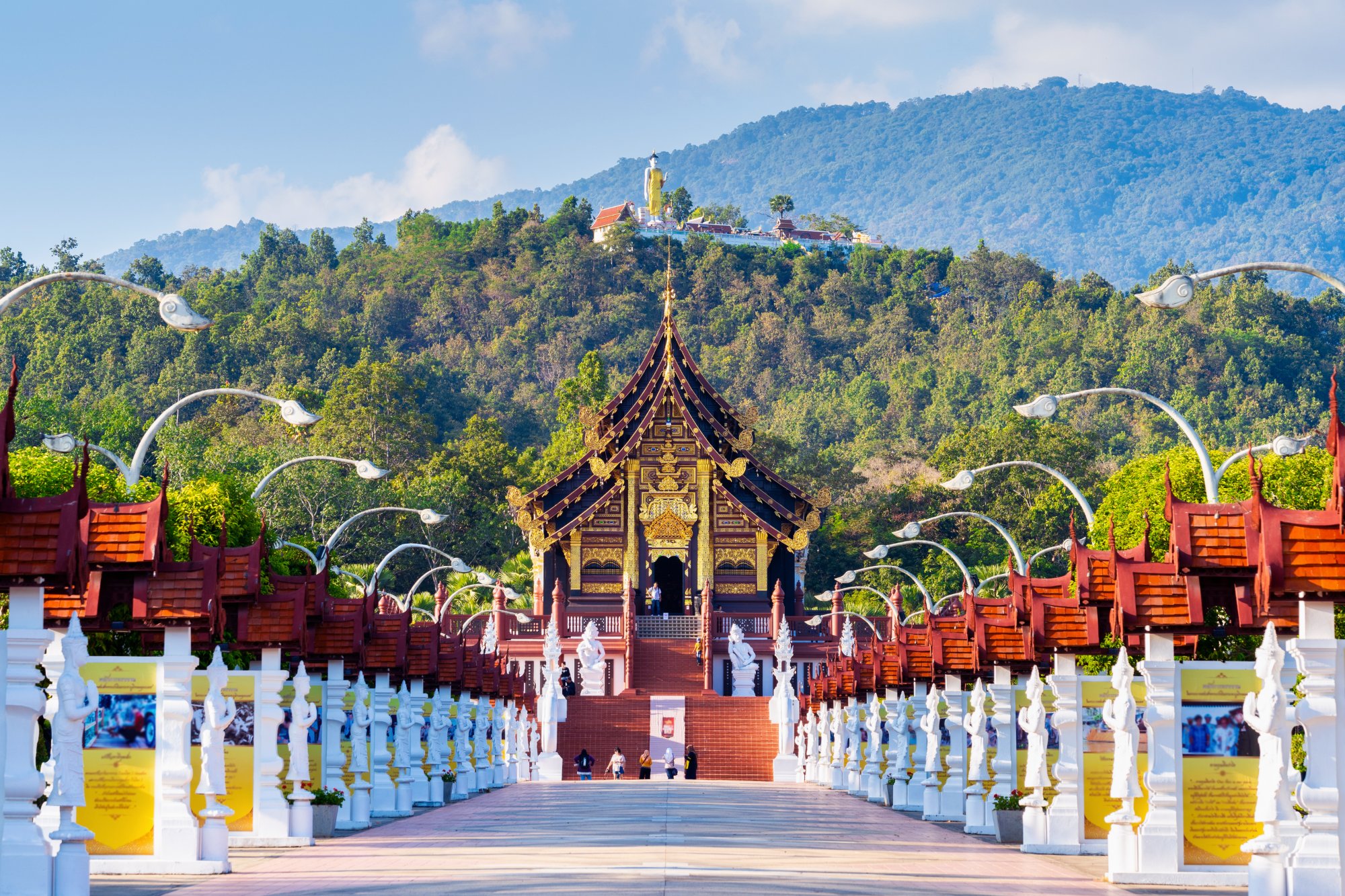 พระตำหนักภูพิงคราชนิเวศน์เชียงใหม่กับทิวเขา